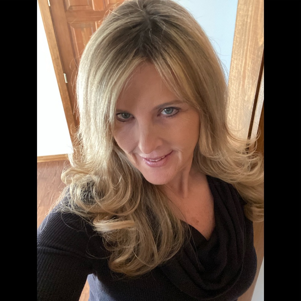 🌺Posh Ambassador Kimberly ! Welcome🌺 - Picture 2 of 5